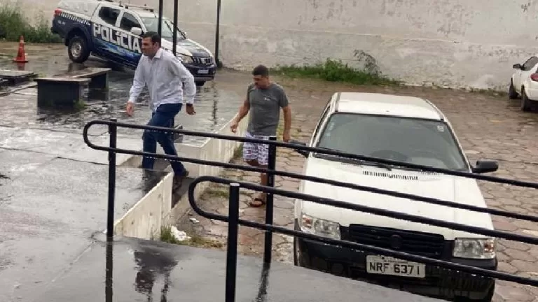 Procurado pela Polícia, suspeito de atentados se entrega na delegacia de Corumbá