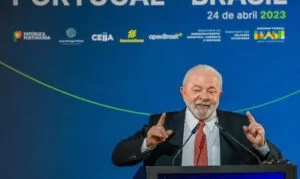 Leia mais sobre o artigo Lula é recebido na Assembleia da República e encerra visita a Portugal