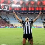 Botafogo volta a liderar o Campeonato Brasileiro após quase dez anos