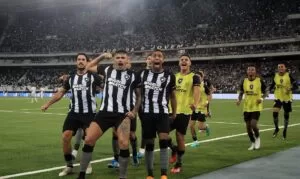Leia mais sobre o artigo Com dois de Tiquinho, Botafogo vence e reassume a ponta do Brasileiro