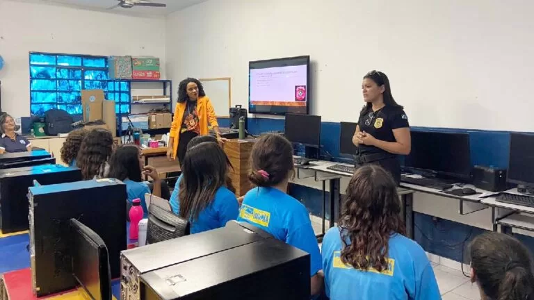 DAM Corumbá realiza ação educativa contra violência doméstica no assentamento Taquaral