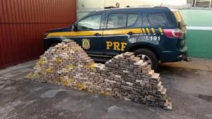 Leia mais sobre o artigo PRF apreende quase meia tonelada de cocaína em caminhão com fundo falso na BR-262