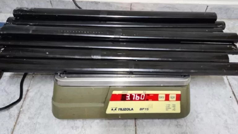 Receita Federal apreende entorpecentes escondidos em puxadores de malas na fronteira