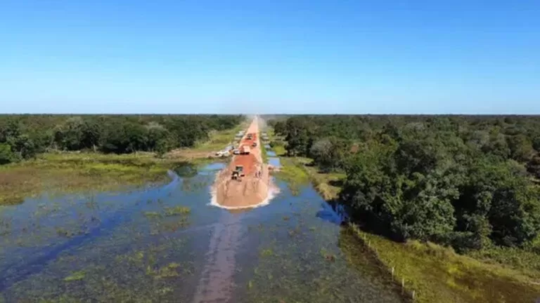 Agesul suspende obra de Patrola após denúncias sobre preço superfaturado de cascalho no Pantanal