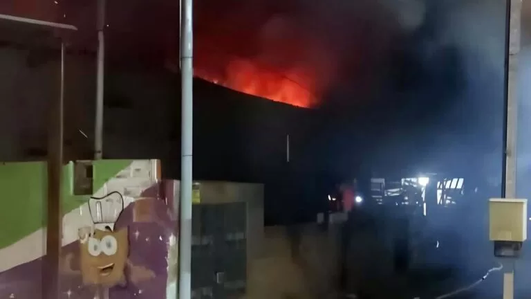 Incêndio consome residência na região central de Corumbá