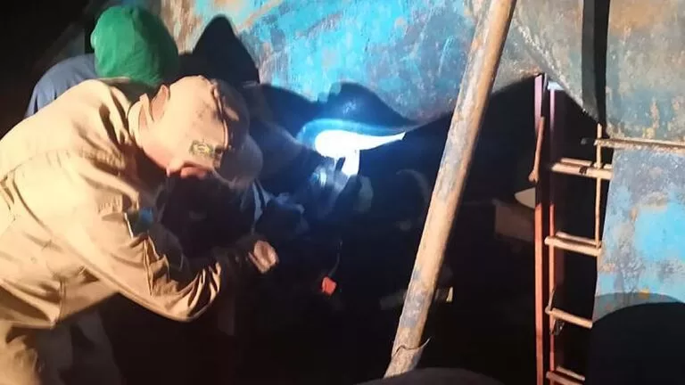 Bombeiros socorrem trabalhador que teve mão presa em moedor de carne em Corumbá