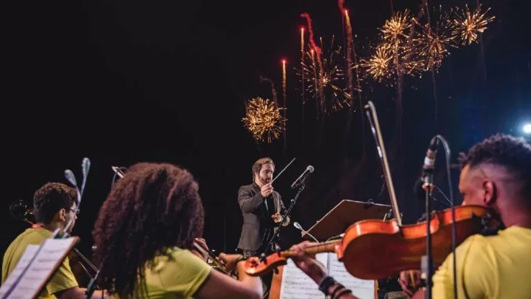 Músicos do Moinho Cultural se juntam à Nova Orquestra em turnê homenageando os Backstreet Boys