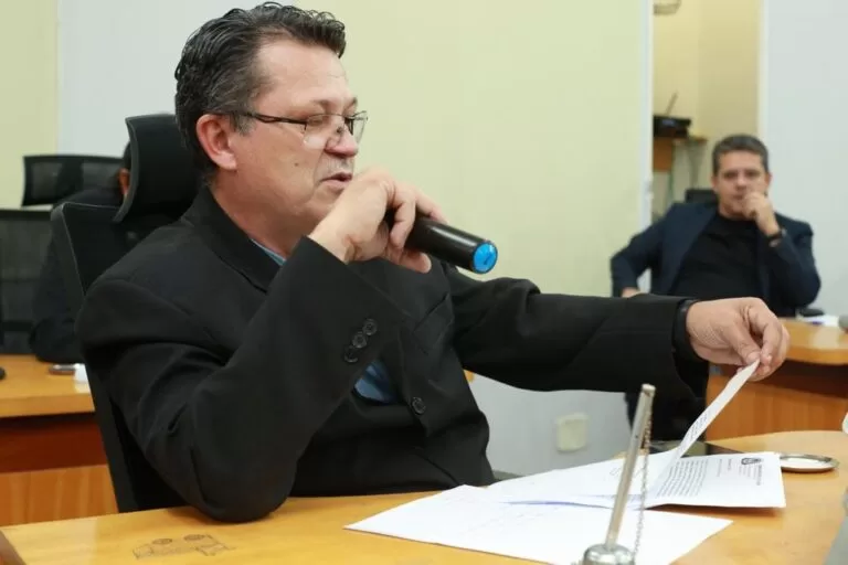 Vereador pede reparos e manutenção no CCZ e da parte interna no Laboratório Municipal