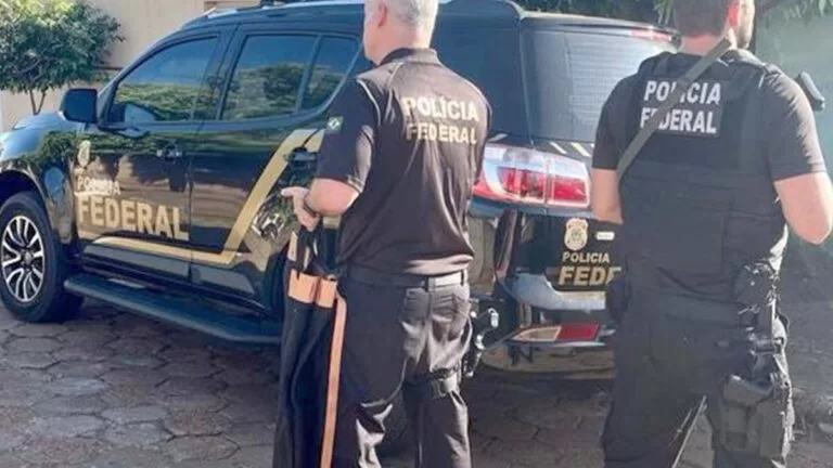 Mulher é presa pela PF  por usar adolescentes para passar notas falsas em cidade de MS