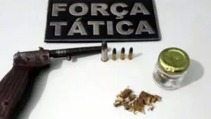 Leia mais sobre o artigo Indivíduo é detido por porte ilegal de arma de fogo e posse de drogas em Corumbá