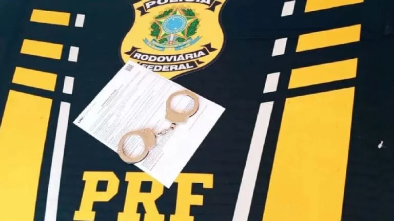 Homem sai de Corumbá com mochila carregada de cocaína e acaba preso pela PRF