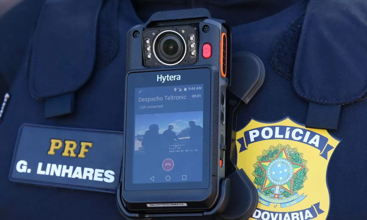 Você está visualizando atualmente Policiais rodoviários federais usarão câmeras a partir de 2024