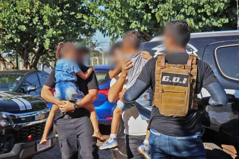 Crianças sequestradas pelo pai são resgatadas na Capital