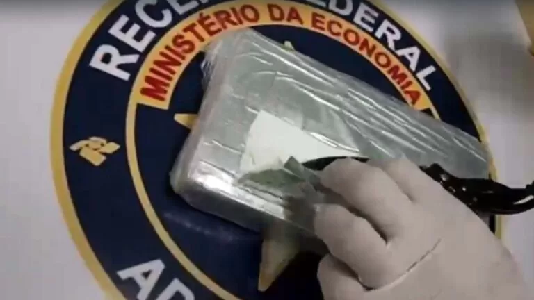 Boliviana é presa pela Receita Federal com mais e 3 Kg de cocaína na fronteira