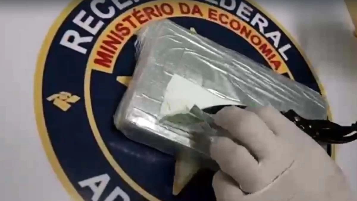 Leia mais sobre o artigo Boliviana é presa pela Receita Federal com mais e 3 Kg de cocaína na fronteira