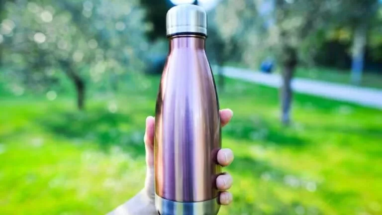 Garrafas de água reutilizáveis podem ser mais sujas que privada, alerta estudo