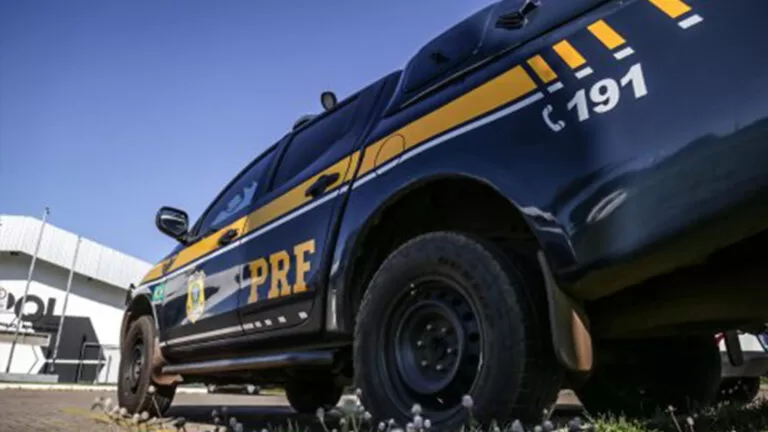 Casal boliviano é preso com quase 17 quilos de cocaína em carrinho de bebê na BR-262