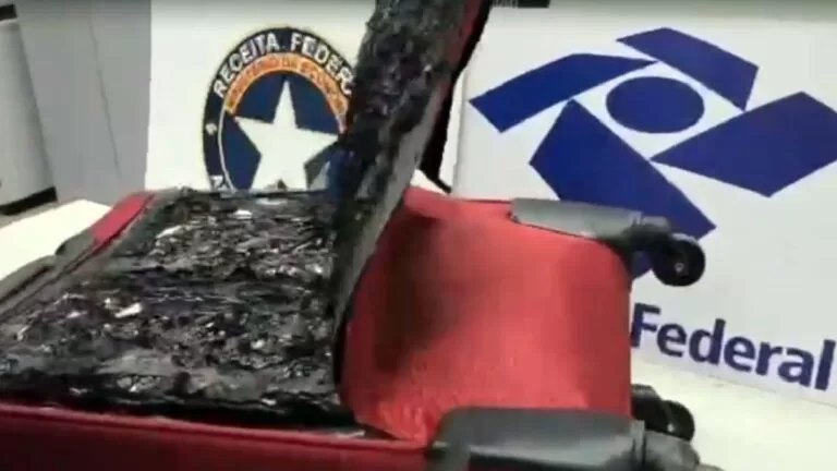 Receita Federal apreende cocaína com viajante peruano na fronteira com a Bolívia