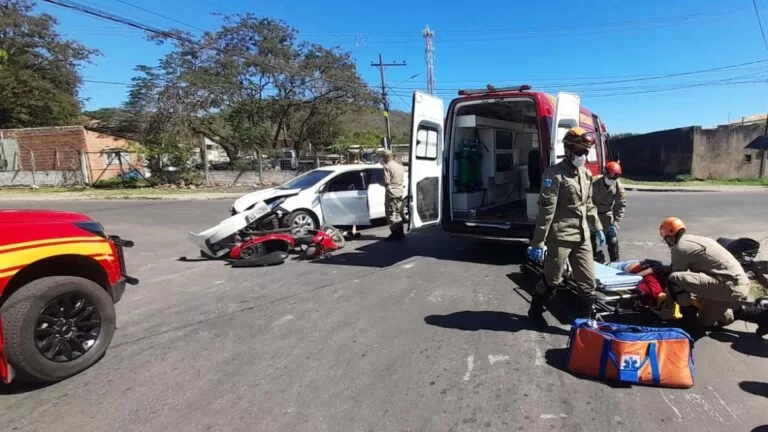 Motoentregador fica ferido em acidente de trânsito em Corumbá