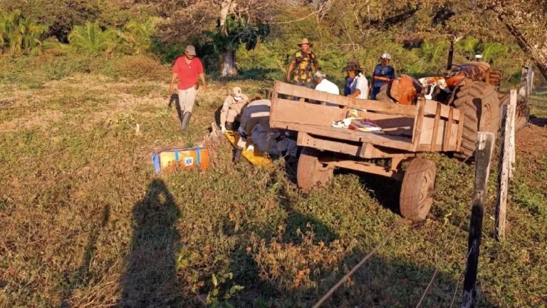 Trabalhador Rural é socorrido após cair de trator e ser atropelado