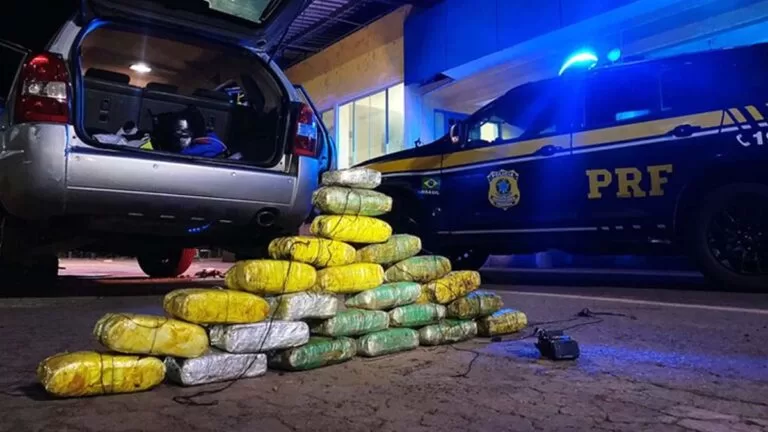 PRF apreende 24 Kg de cocaína em compartimento oculto de veículo em Corumbá