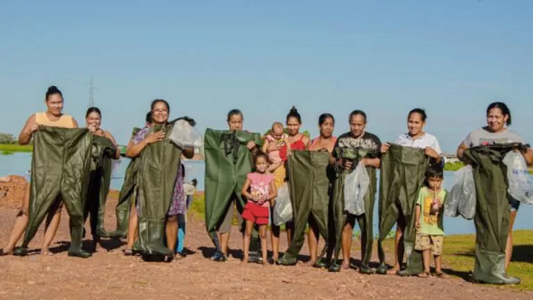 MPT-MS e parceiros doam equipamentos de segurança para coletoras de isca no Pantanal