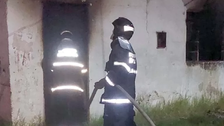 Incêndio atinge residência em Ladário