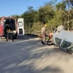 Jovens ficam feridos após carro capotar na área rural de Corumbá