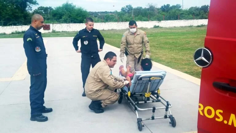 Marinha resgata indígena com dores abdominais em aldeia de Porto Índio