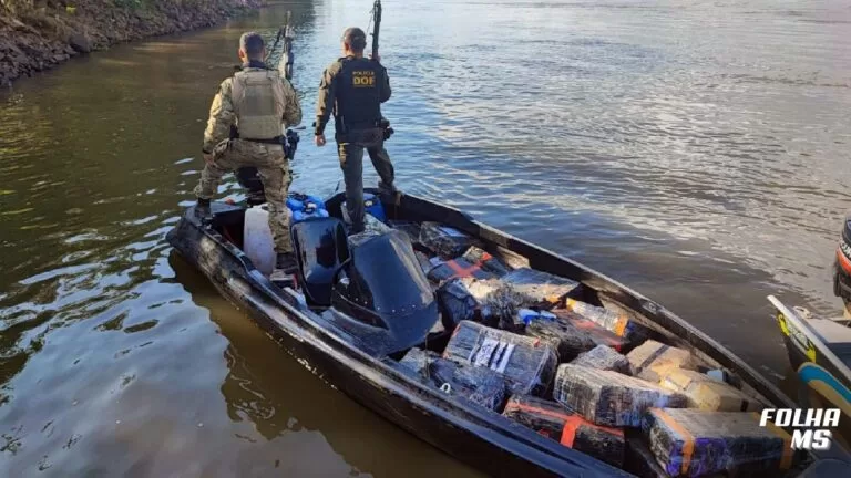 DOF e PF apreendem mais de uma tonelada de drogas dentro de lancha