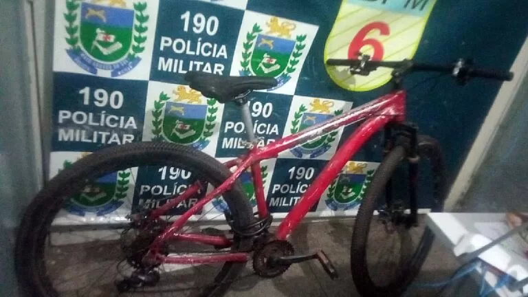 Polícia flagra homem arrastando bicicleta furtada em Corumbá