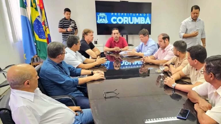 Câmara faz entrega de projetos de emendas parlamentares ao Poder Executivo