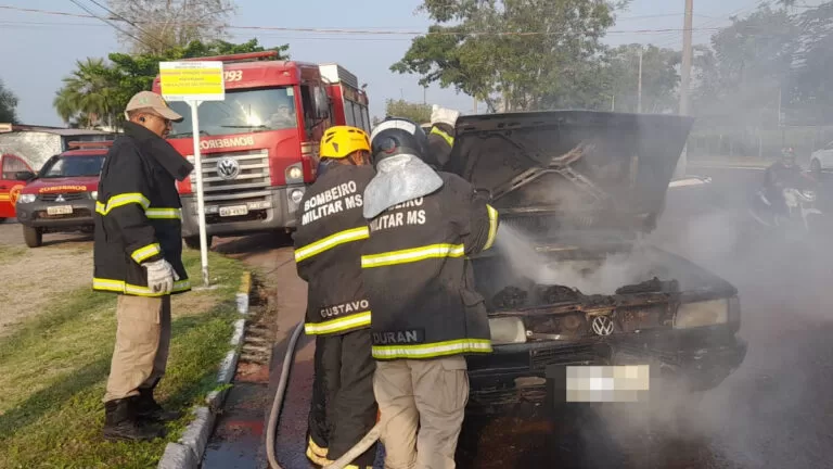 Incêndio em veículo mobiliza equipes do Corpo de Bombeiros de Corumbá