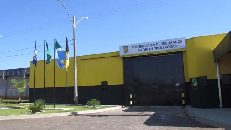 Detento que manobrava trator foge de penitenciária em Três Lagoas