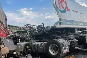Leia mais sobre o artigo Duas pessoas morrem em acidente com três caminhões na BR-267 em MS | vídeo