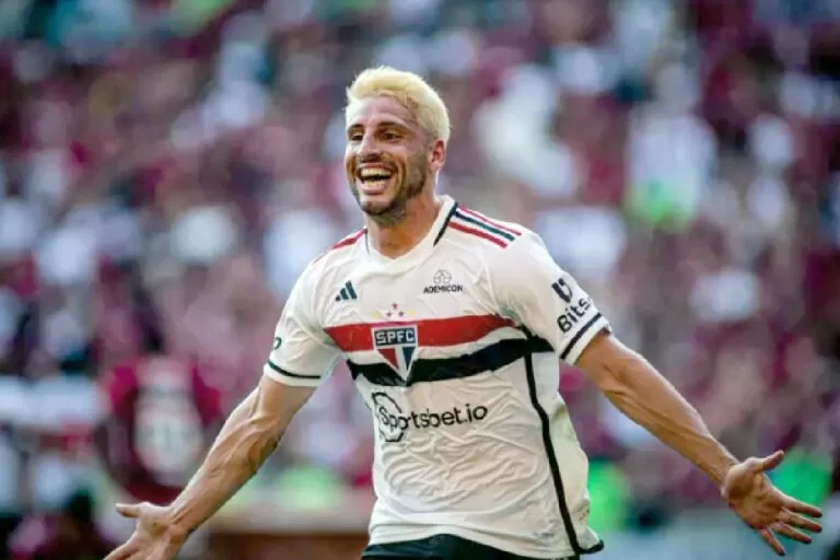 São Paulo vence Flamengo no Maracanã e sai na frente na final da Copa do Brasil