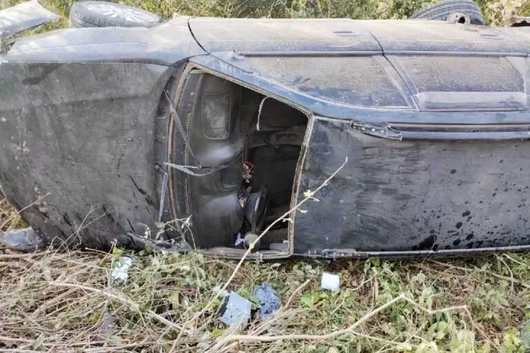 Boliviano fica ferido após capotar veículo na estrada do Jacadigo