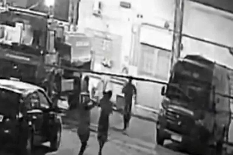 Bombeiro salva criança