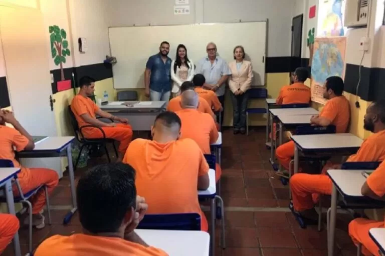 Detentos de Dourados e Nova Andradina se qualificam na arte da barbearia