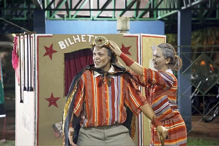 Cia Pisando Alto apresenta espetáculo ´Gran FinaLLe´ em Corumbá no domingo