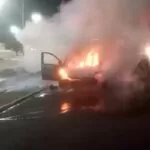 Carro tem perda total após pegar fogo em Ladário