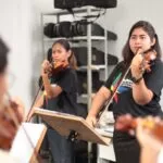 Musicista de MS é selecionada para universidade da ong Gerando Falcões