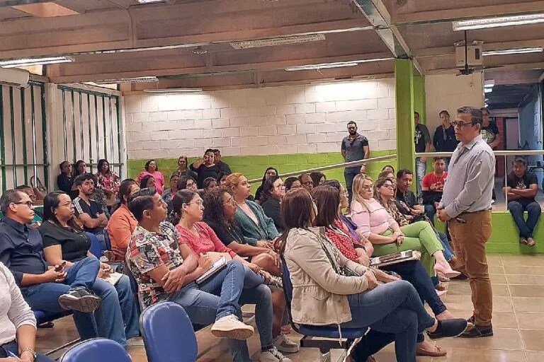 Gestores das escolas da Rede Municipal definem atividades para retorno das aulas no dia 18