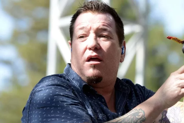 vocalista do Smash Mouth