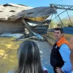 Em Corumbá, governador visita vítimas e locais atingidos por tempestade