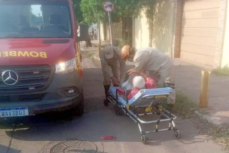 colisão entre moto e carro em Corumbá