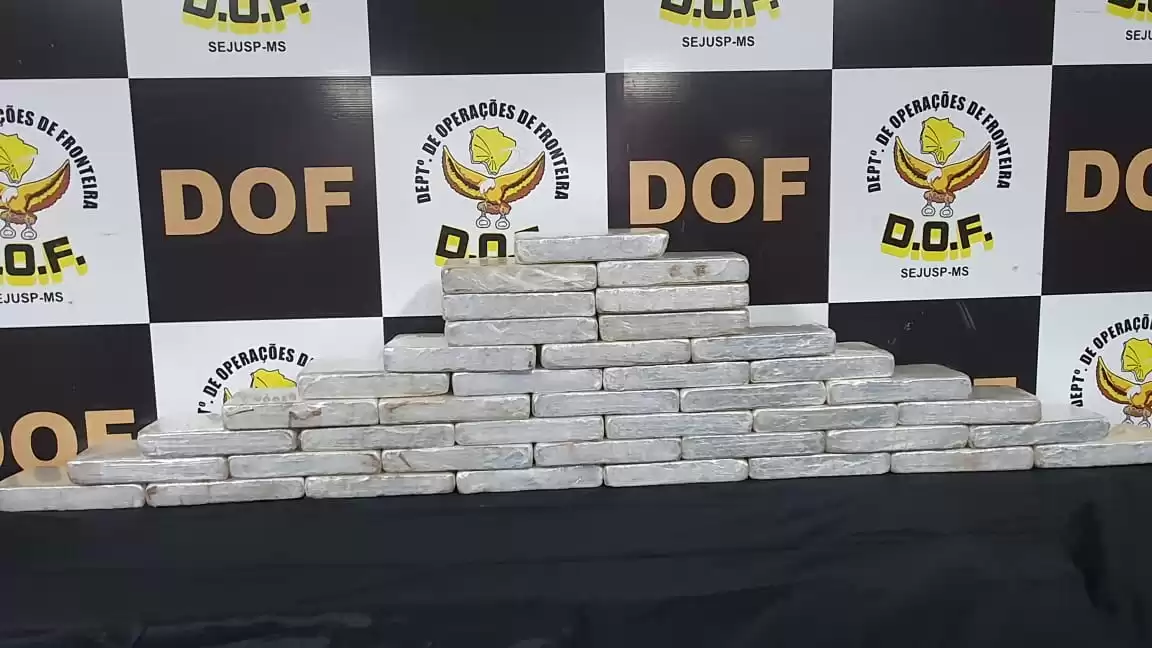 Leia mais sobre o artigo DOF apreende carga milionária de cocaína em tanque de combustível de camionete