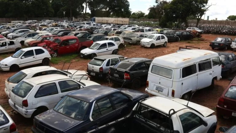 Veículos conservados e sucatas são leiloados pela PRF em MS: confira os lotes
