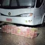 PRF apreende 91 Kg de cocaína em ônibus com estrangeiros irregulares em MS