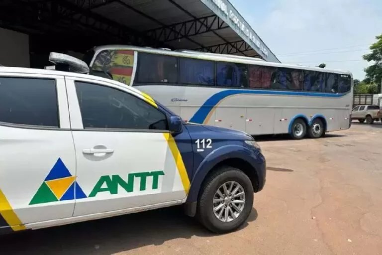 ANTT intercepta ônibus clandestino com 44 bolivianos na BR-060